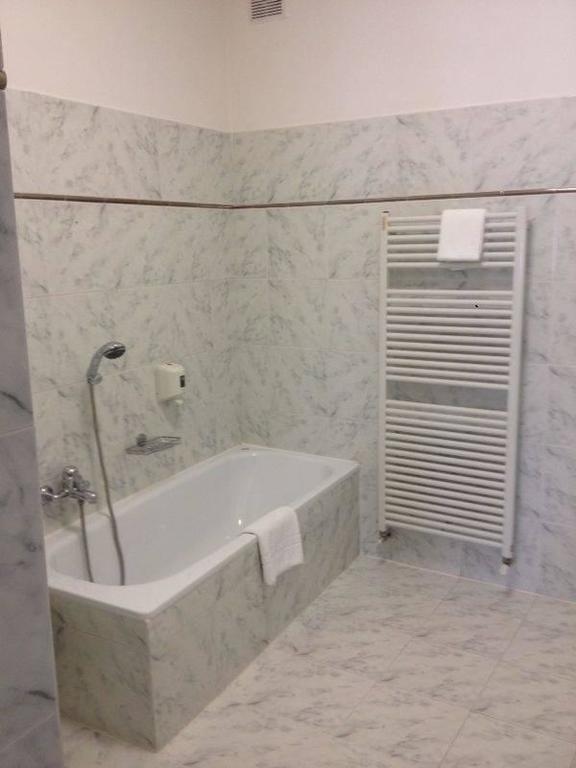Locanda San Fiorenzo Fiorenzuola dʼArda Eksteriør billede